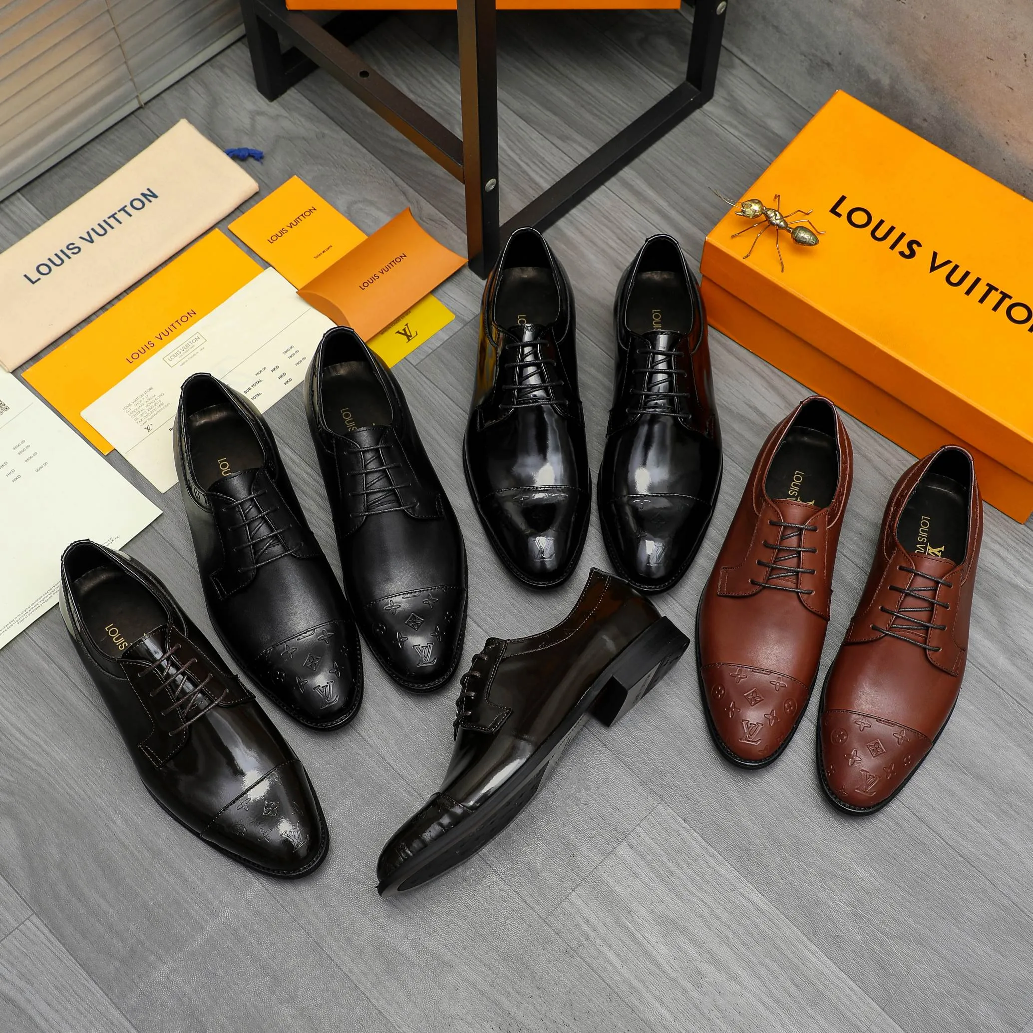 Men's shoes 💰p460 Product trademark: LV (Louis Vuitton) business lace-up leather shoes True size: 39-44 Product material: Selected lacquered cowhide stitching embossed cowhide upper, cowhide lining, original rubber outsole